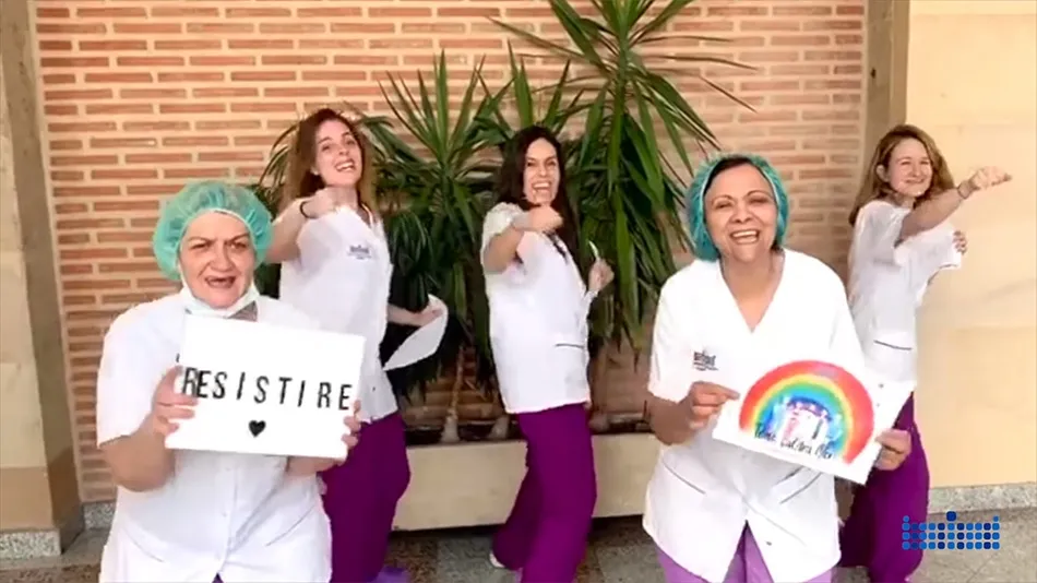 Los trabajadores de la Santísima Trinidad bailan para mandar un mensaje positivo: Todo saldrá...