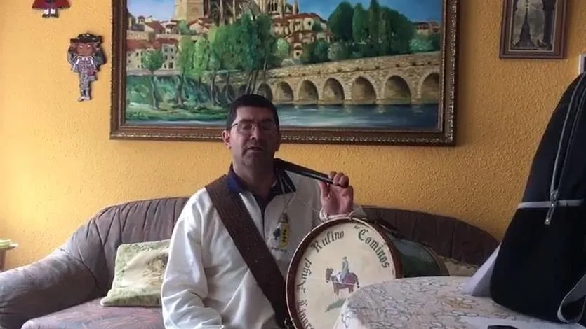 El Mariquelo en su casa, cantando esta peculiar jota salmantina