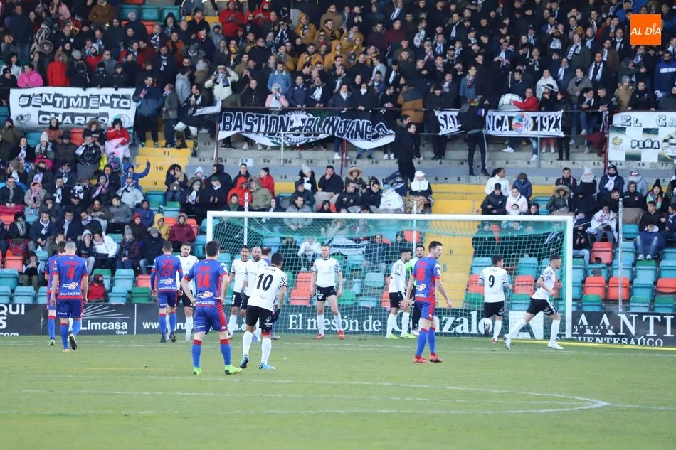 Uno de los partidos de esta temporada del Salamanca UDS en el Helmántico. Foto Lydia González
