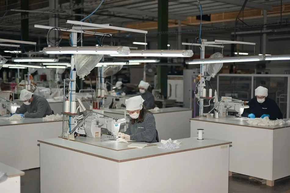 Producción de mascarillas en Andreu World - ANDREU WORLD