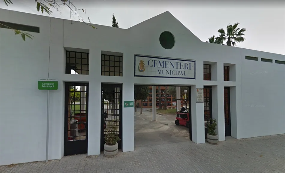 Entrada del cementerio de Moncada - Google Maps