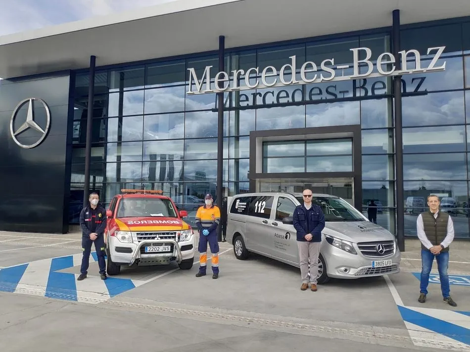 Entrega de los vehículos a Bomberos y Protección Civil en la sede de Adarsa Salamanca