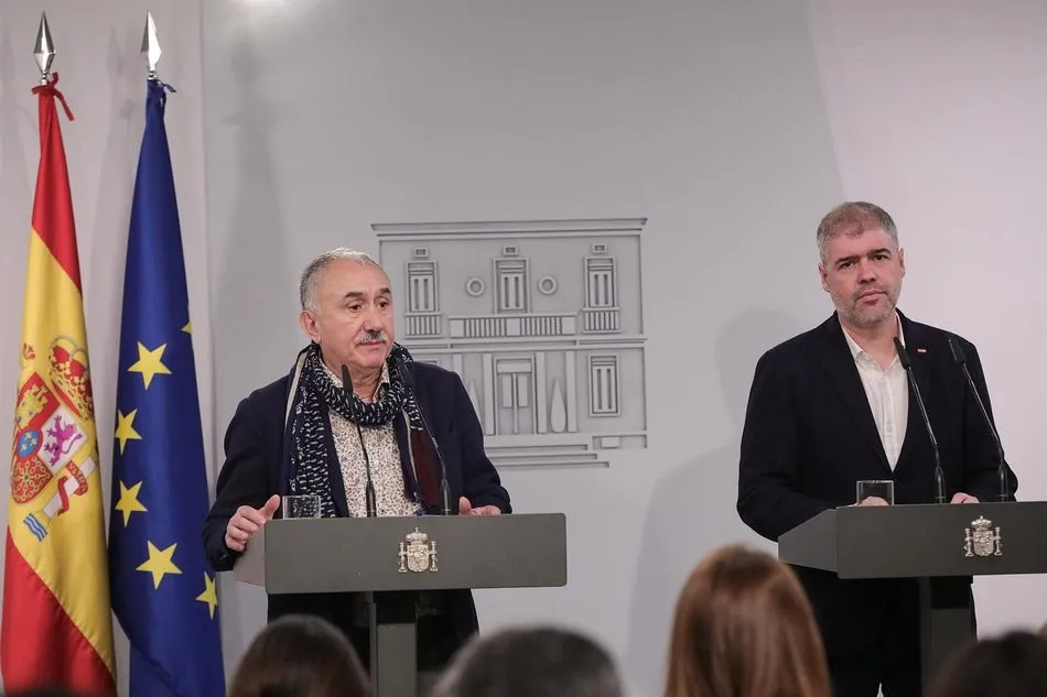 El secretario general de Comisiones Obreras (CCOO), Unai Sordo (dcha) y el secretario general de UGT, Pepe Álvarez (izq). - Jesús Hellín - Europa Press - Archivo