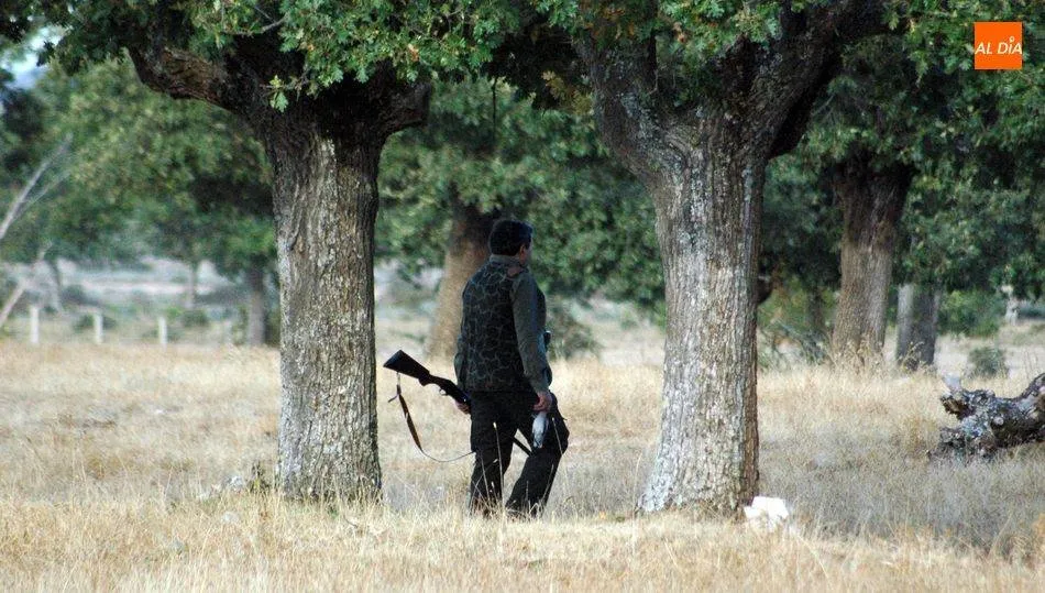 Un aficionado en plena jornada de caza - Archivo