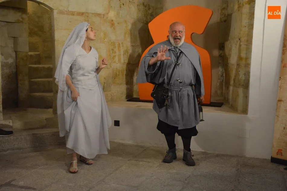 Fernando Saldaña y Noelia González participan en esta programación con la historia de “¿Por qué comemos hornazo y no patatas?”, a través de dos personajes, Marimar y su padre Ramón