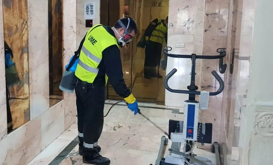 Tareas de desinfección en una residencia de Miranda de Azán