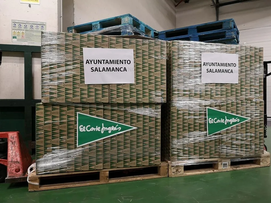 El Corte Inglés refuerza su compromiso social durante la pandemia colaborando con el Ayuntamiento...