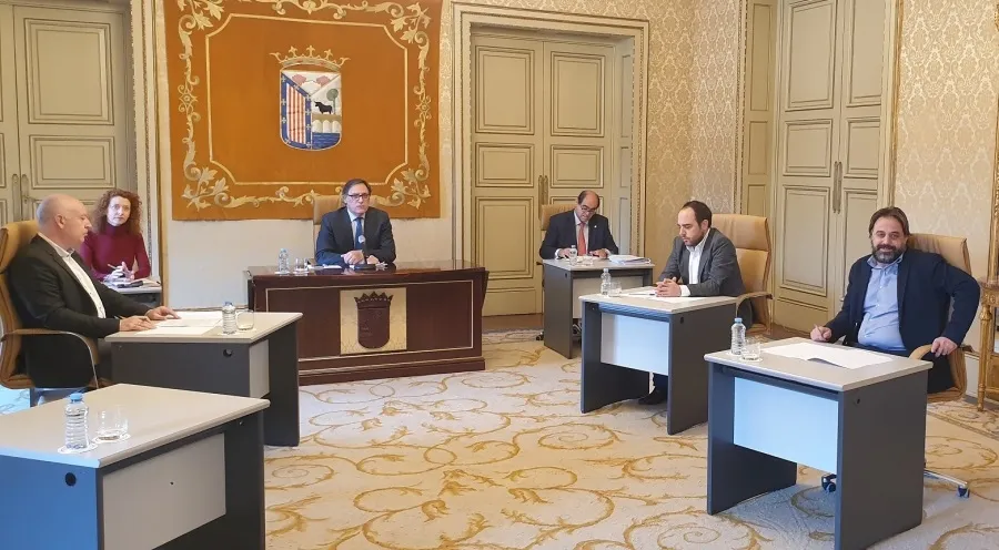 Ambas videoconfederencias han estado presididas por el alcalde de Salamanca, Carlos García Carbayo