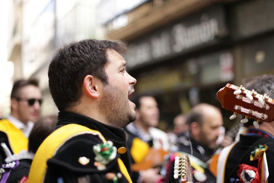 Alejandro Tejedor Pelucas, durante un pasacalles en Plasencia (Cáceres). - EUROPA PRESS