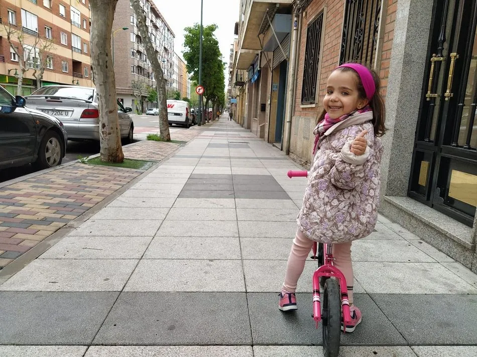 Los niños salmantinos disfrutan de las primeras horas de aire libre en mes y medio