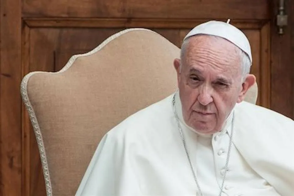 El Papa insta a los católicos a dejar de orbitar en torno a sí mismos para hacer algo por los...