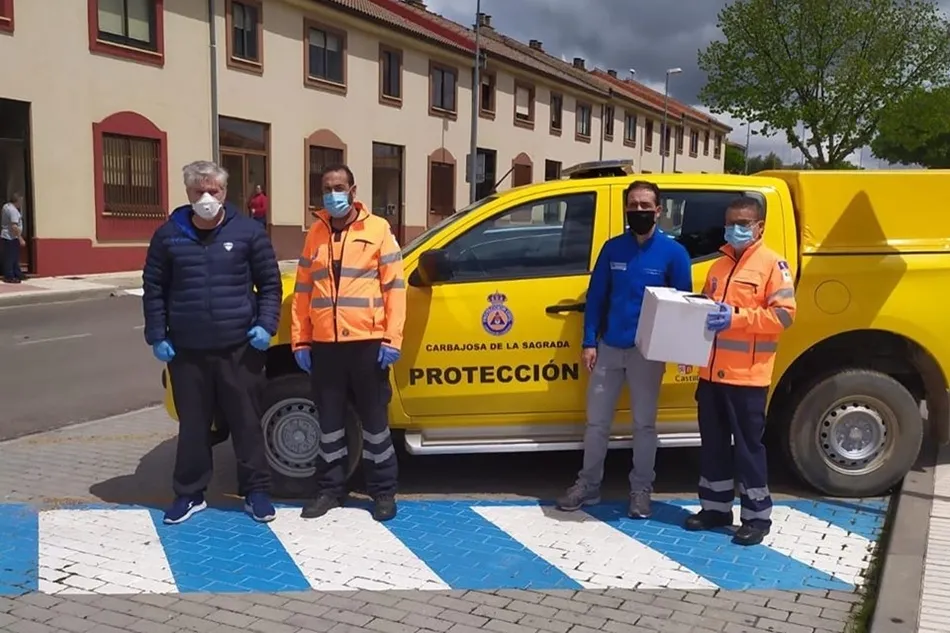 Entrega del material donado. Fotos: ECS-Equipo Globalia Salamanca