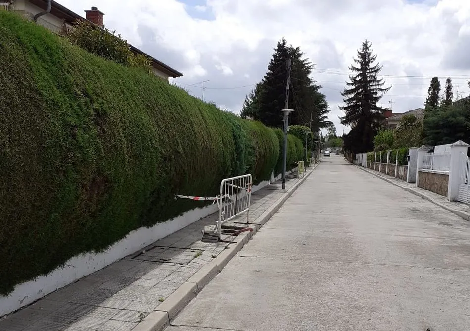 Calle Versalles, donde se instalarán las nuevas farolas