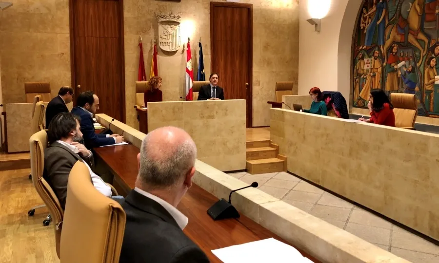 Reunión del equipo de Gobierno con el Grupo Mixto