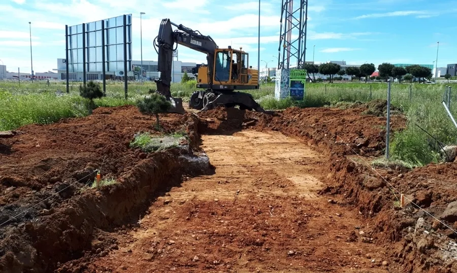Obras del nuevo carril bici de Carbajosa