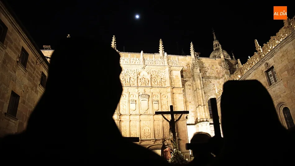 Acto de la promesa de silencio en el Patio de Escuelas (Fotos: Alejandro López)