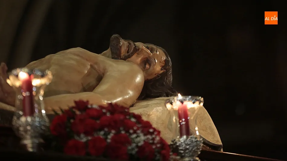 El Cristo Yacente no ha podido salir en procesión. Fotos: Alejandro López