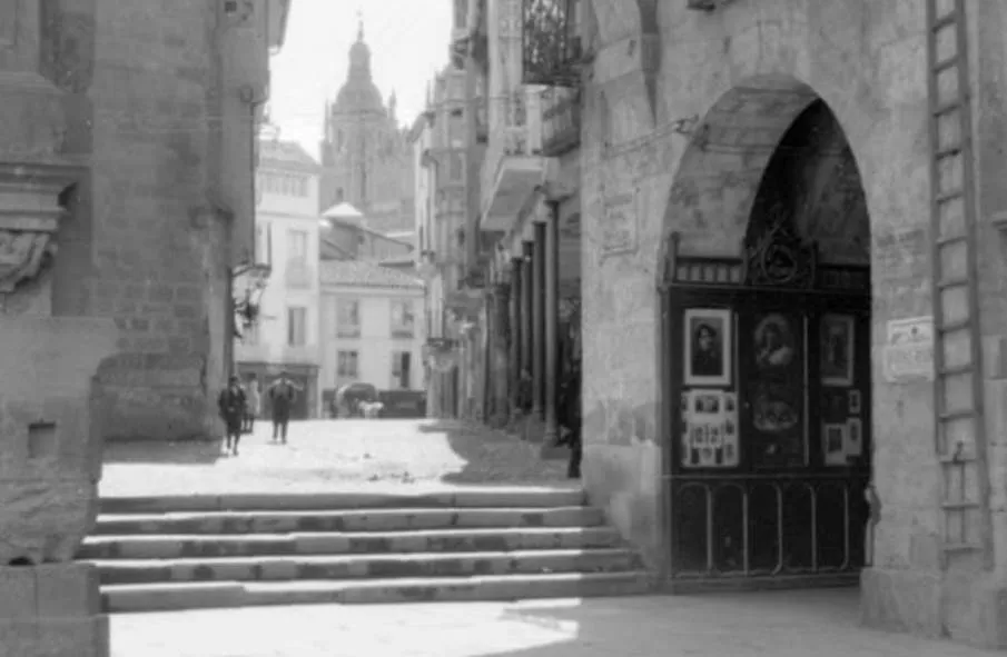 Los escalones entre la Plaza Mayor y el Corrillo