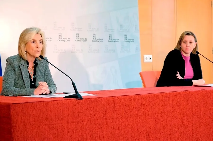 Las consejeras de Sanidad, Verónica Casado, y de Familia e Igualdad de Oportunidades, Isabel Blanco