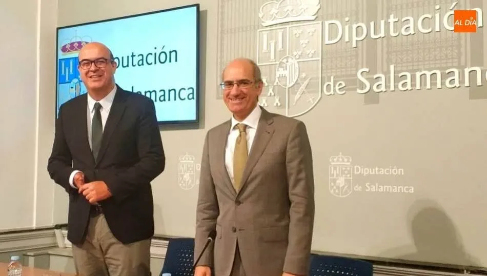 El presidente de la Diputación de Salamanca, Javier Iglesias, junto al vicepresidente, Carlos García Sierra. Foto de Lydia González