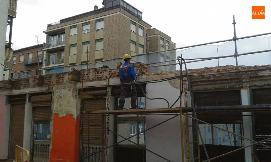 Obra en el exterior de un edificio