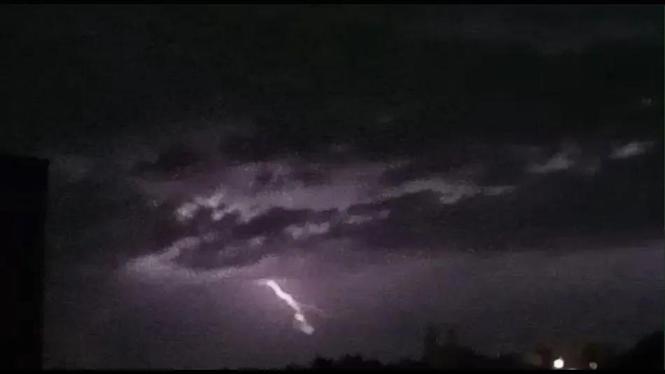 Salamanca vive de lejos la gran tormenta eléctrica de la región