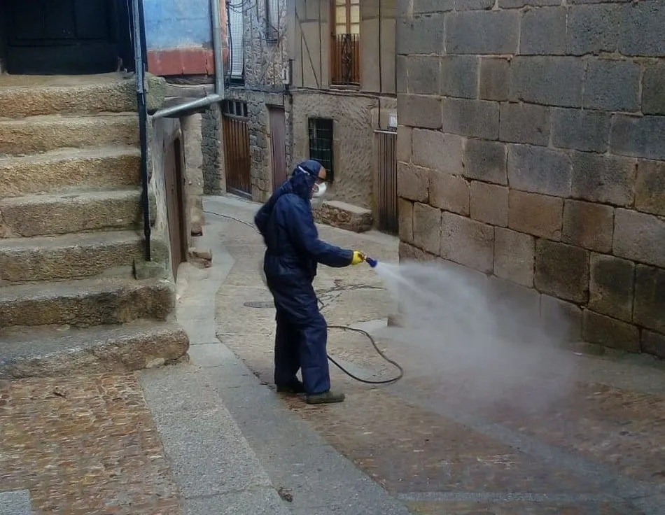 La desinfección de calles en Miranda del Castañar ha sido constante