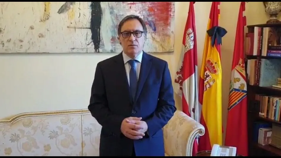 Carlos García Carbayo, alcalde de Salamanca, anima a los salmantinos a participar en la feria online