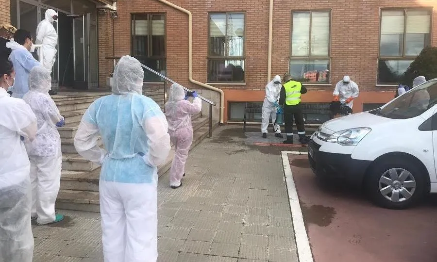 Tareas de desinfección en una residencia de la provincia de Salamanca