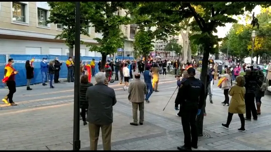 La cacerolada recorre el centro de Salamanca exigiendo la dimisión del Gobierno