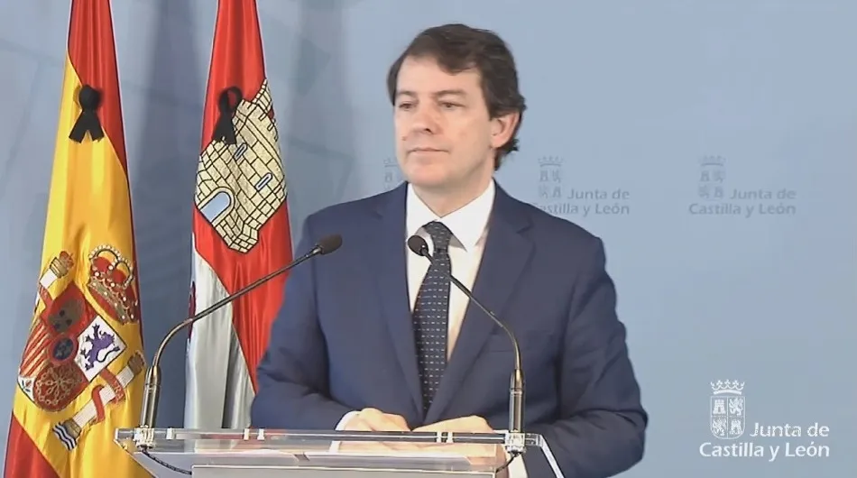 El presidente de la Junta de Castilla y León, Alfonso Fernández Mañueco, en rueda de prensa este domingo
