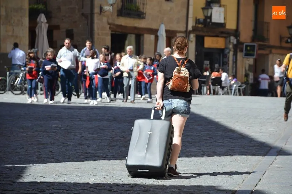 Turista de viaje en Salamanca - Archivo