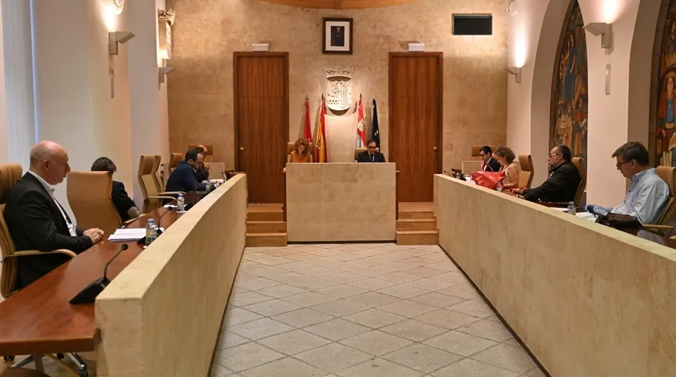 Reunión del equipo de Gobierno con el PSOE, este lunes en el Ayuntamiento