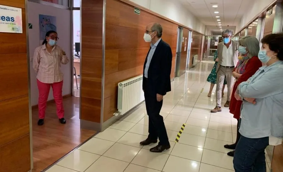 Visita del presidente de la Diputación de Salamanca, Javier Iglesias, al área de Bienestar Social