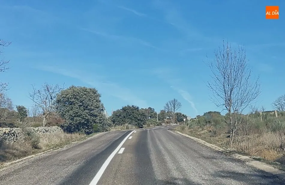 Carretera DSA-460 entre las localidades de Yecla de Yeltes y Bogajo. Foto de archivo