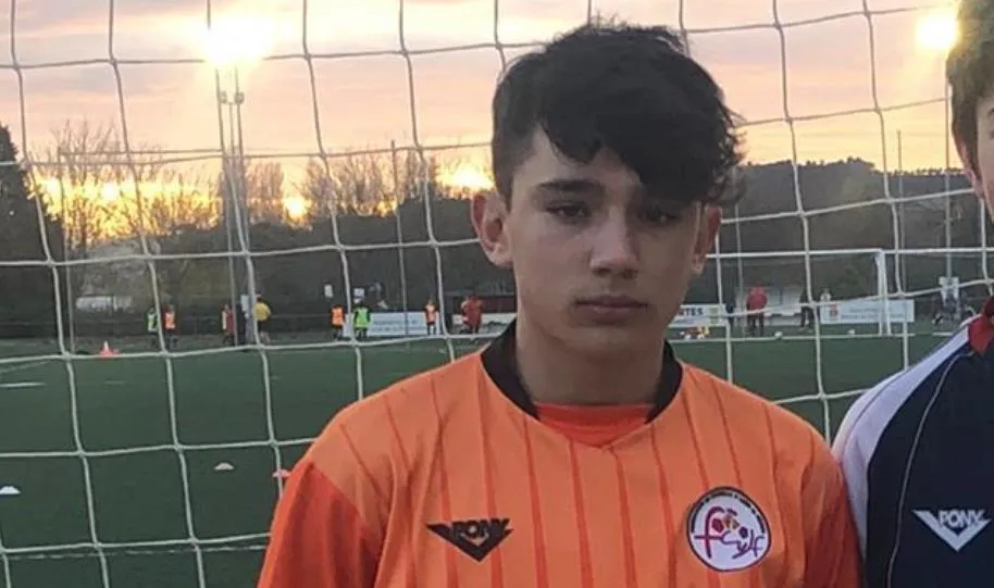 El guardameta del conjunto Infantil Regional, Francisco José Hernández Martín, con la indumentaria de la selección regional