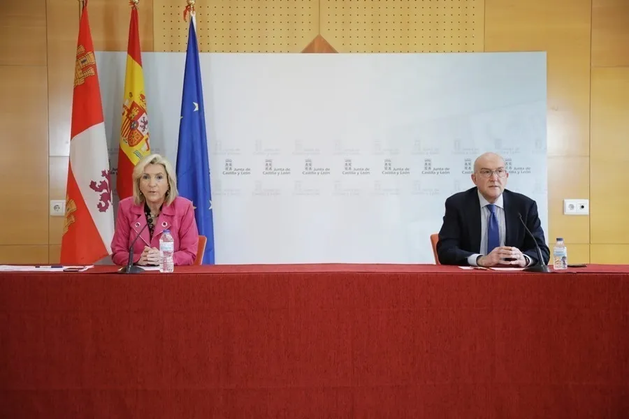 La consejera de Sanidad, Verónica Casado, y el consejero de Agricultura, Ganadería y Desarrollo Rural, Jesús Julio Carnero