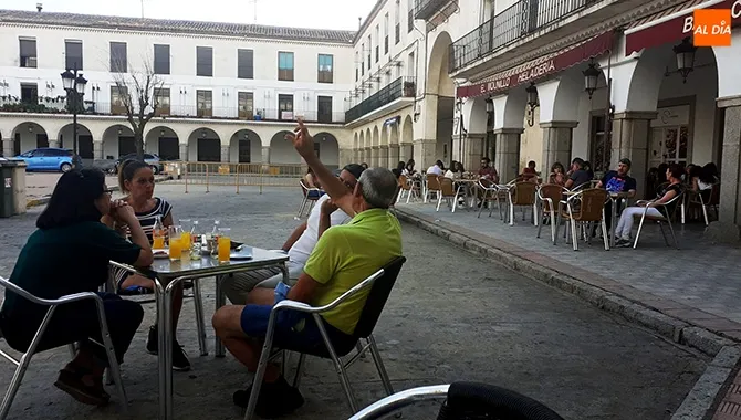 Las terrazas de los bares de Peñaranda se han llenado de público durante el primer fin de semana de fase 1