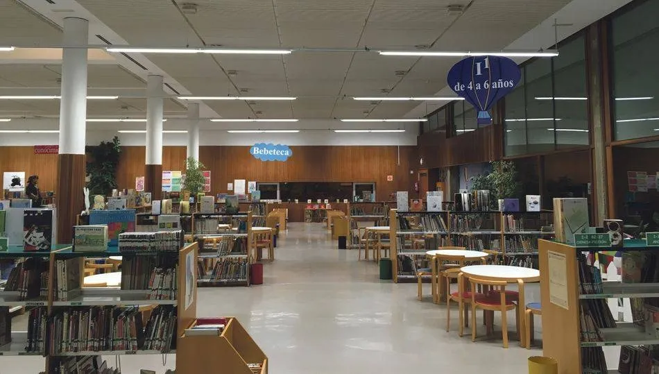 Interior de la biblioteca Torrente Ballester