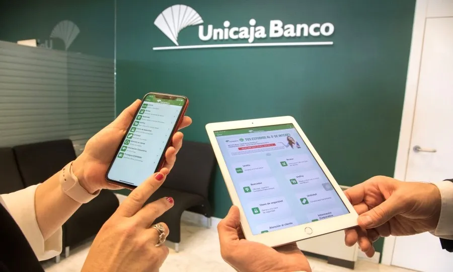 Si el contribuyente tiene que pagar, Unicaja Banco le ofrece un préstamo a través de Renta Fácil Positiva a abonar en 12 mensualidades