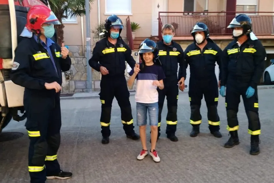 Javier Moro Rubio cumple 11 años en Vitigudino con la felicitación de los Bomberos  