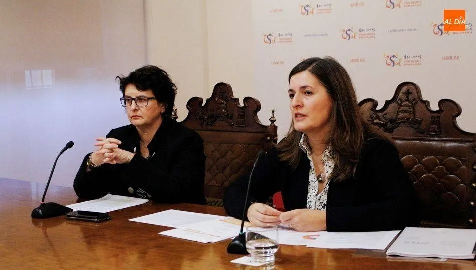 Izaskun Álvarez Cuartero, hasta ahora vicerrectora de Docencia y Evaluación de la Calidad, junto a María José Rodríguez Conde, directora del IUCE, que ocupará su puesto. Foto de Elena López