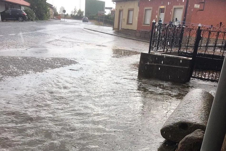 Cabrillas sufre la fuerte tormenta de granizo de esta tarde