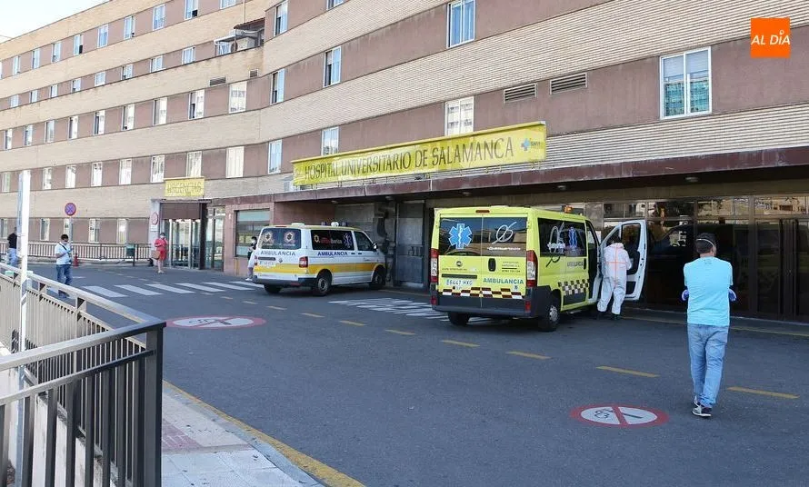 Fachada principal del Hospital Clínico Universitario de Salamanca