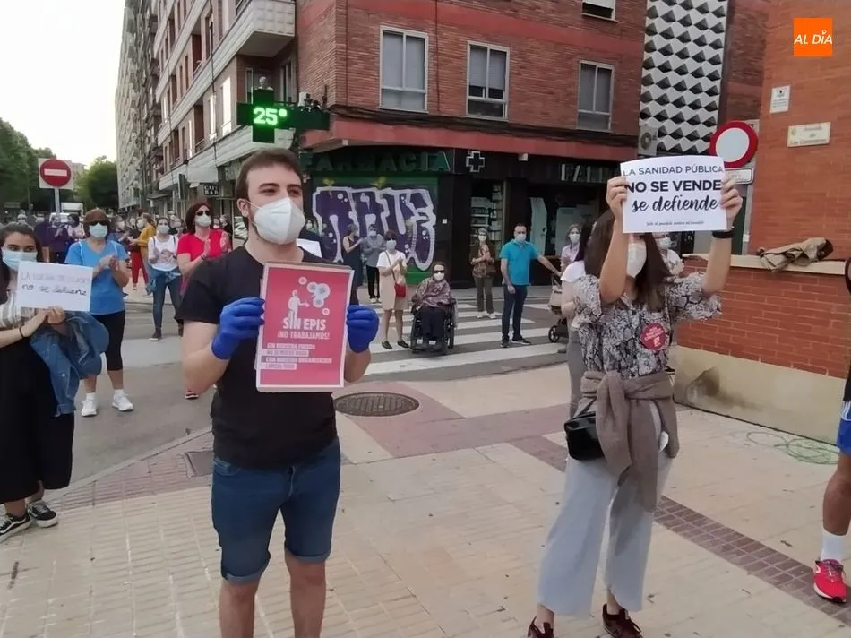Asistentes a la convocatoria de Sanitarios Necesarios este lunes en Salamanca
