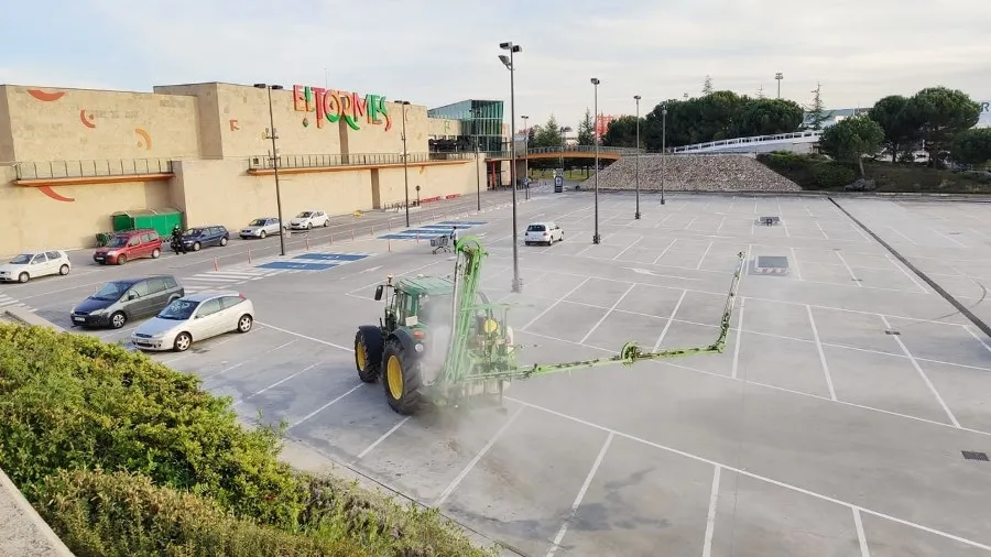 Preparativos del Centro Comercial El Tormes para su reapertura