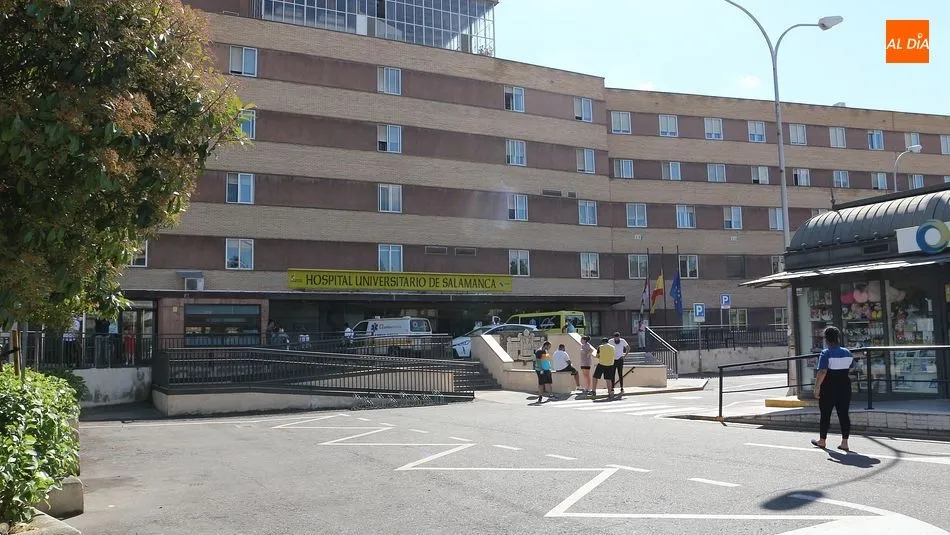 Fachada principal del Hospital Clínico Universitario de Salamanca