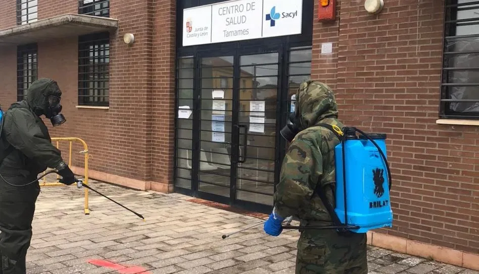 Efectivos del Ejército de Tierra han desinfectado varios centros de salud en la provincia de Salamanca. Foto de archivo