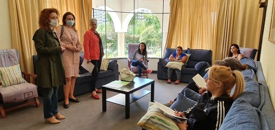 La concejala de Familia, Ana Suárez, en su visita a la Residencia Sagrados Corazones de Salamanca