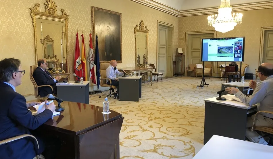 Reunión telemática del alcalde con el resto de grupos municipales este martes